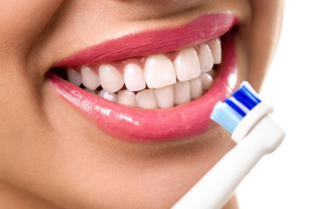 چه مواقعی باید مسواک بزنیم؟