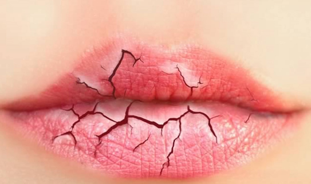 چه رژلب هایی برای لب ضرر دارد؟