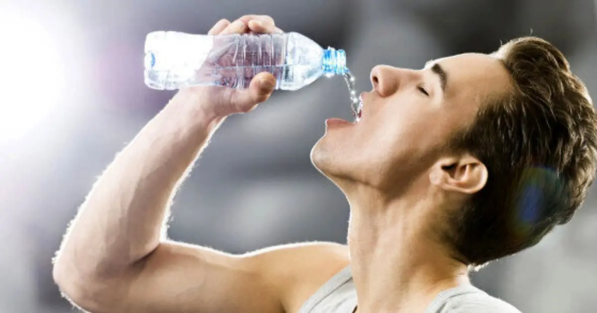 روزانه چند لیتر آب بخوریم؟