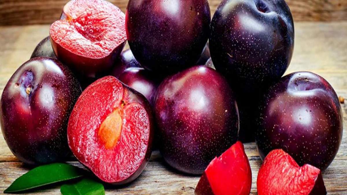 خواص آلو سیاه برای پوست چیست ؟